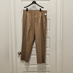 Dockers D4 Men's Khaki Pants, EUC, Size: W 36" L 30"